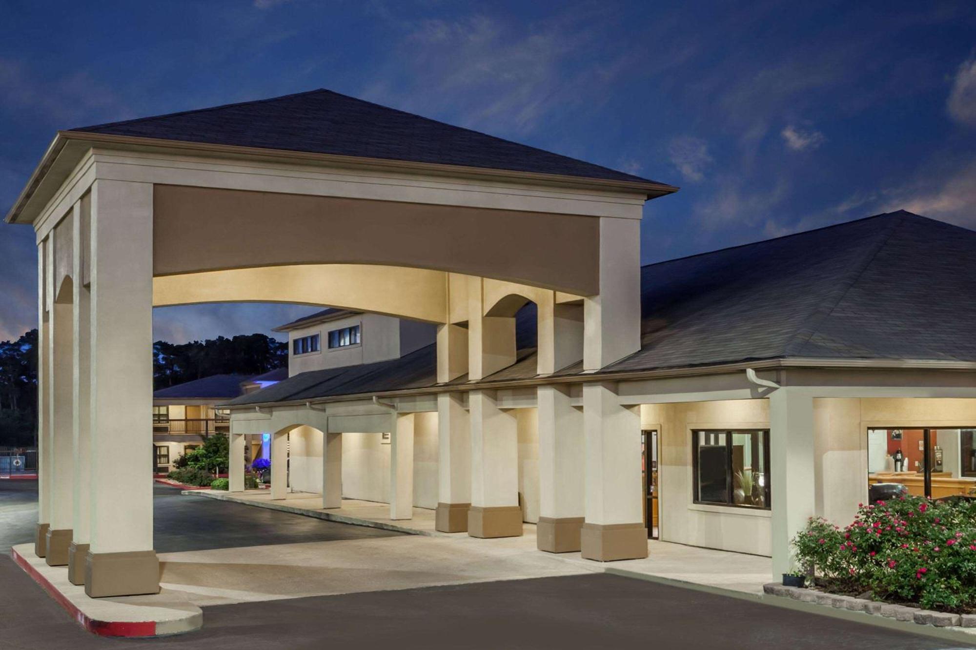Days Inn & Suites By Wyndham Huntsville Exteriér fotografie